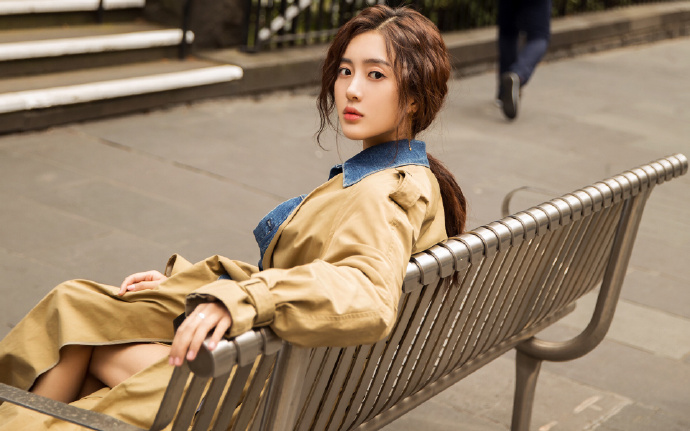 重庆高温天气持续 大熊猫洗冰水浴防暑降温